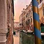 아파트호텔 Palazzo Contarini Della Porta Di Ferro 4*
