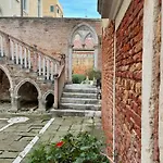 아파트호텔 Palazzo Contarini Della Porta Di Ferro 베니스