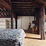 Palazzo Contarini Della Porta Di Ferro 4*