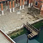 Palazzo Contarini Della Porta Di Ferro 4*