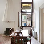 Palazzo Contarini Della Porta Di Ferro 아파트호텔