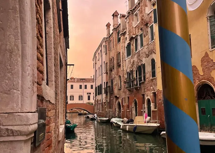 Apartahotel Palazzo Contarini Della Porta Di Ferro 4*