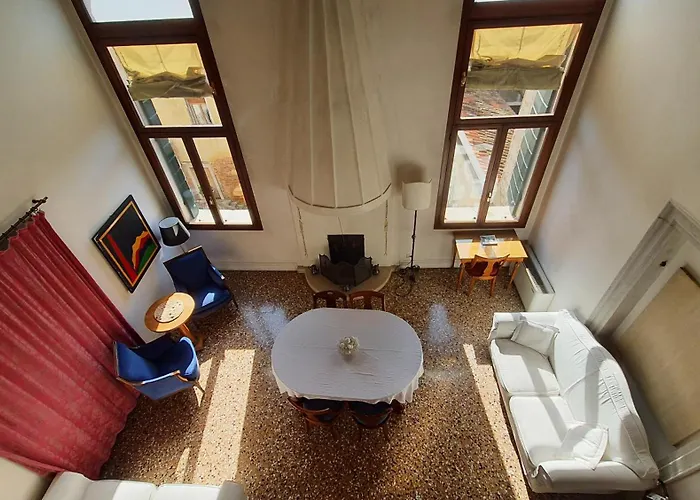 Palazzo Contarini Della Porta Di Ferro 4*