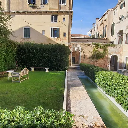 Palazzo Contarini Della Porta Di Ferro מלון דירות ונציה