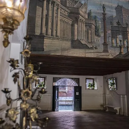 Palazzo Contarini Della Porta Di Ferro מלון דירות 4*