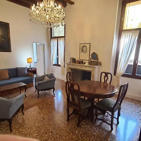 Palazzo Contarini Della Porta Di Ferro מלון דירות 4*