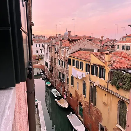 Palazzo Contarini Della Porta Di Ferro