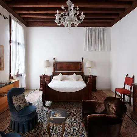 Palazzo Contarini Della Porta Di Ferro 4*