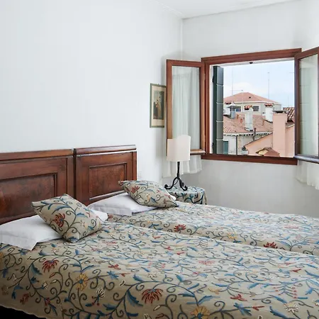 Palazzo Contarini Della Porta Di Ferro מלון דירות