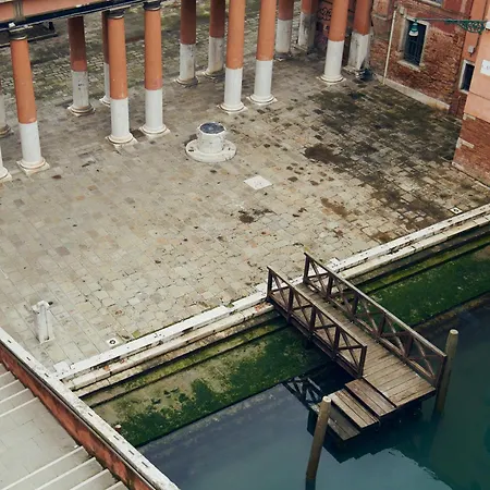 Palazzo Contarini Della Porta Di Ferro 4*