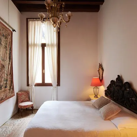 Palazzo Contarini Della Porta Di Ferro