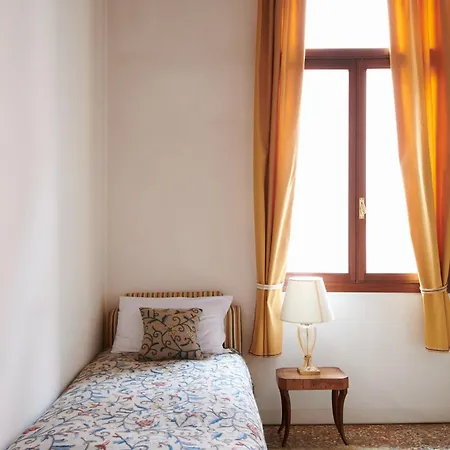 Palazzo Contarini Della Porta Di Ferro