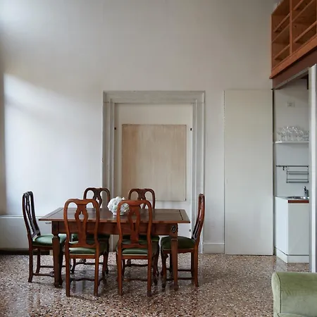 Palazzo Contarini Della Porta Di Ferro מלון דירות 4*