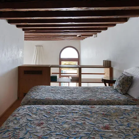 Palazzo Contarini Della Porta Di Ferro מלון דירות