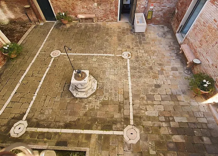 Palazzo Contarini Della Porta Di Ferro