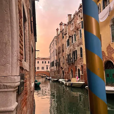 מלון דירות Palazzo Contarini Della Porta Di Ferro 4*