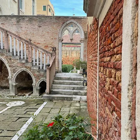 מלון דירות Palazzo Contarini Della Porta Di Ferro ונציה