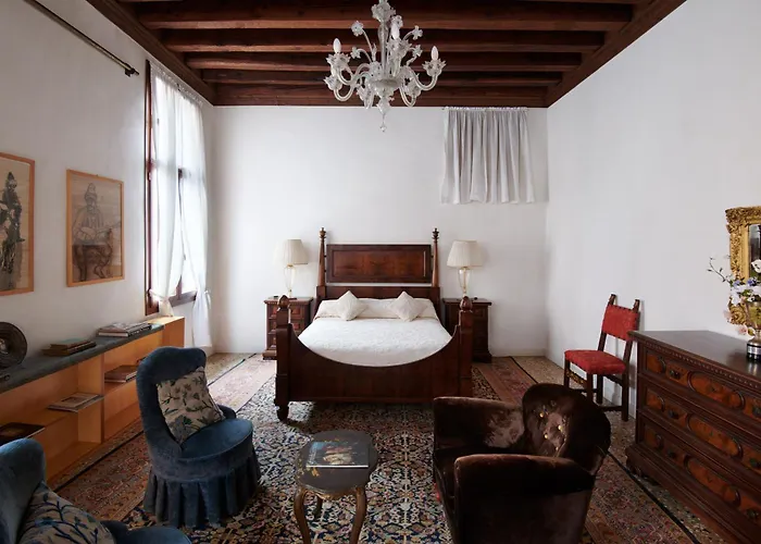 Palazzo Contarini Della Porta Di Ferro 4*
