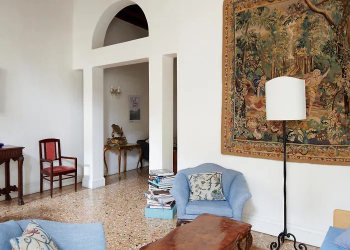アパートホテル Palazzo Contarini Della Porta Di Ferro 4*