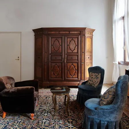 Lejlighedshotel Palazzo Contarini Della Porta Di Ferro 4*